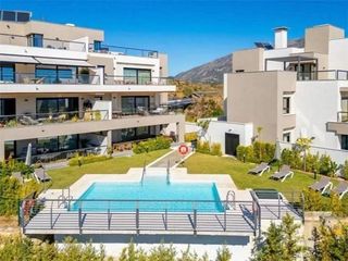 Piso en venta en Los Naranjos - Las Brisas en Marbella