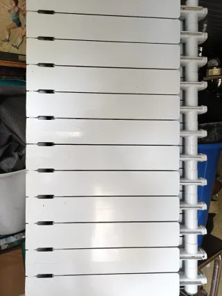 Radiador blanco de metal