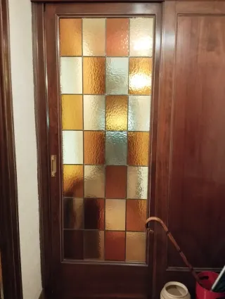 Puerta corredera de cristal emplomado