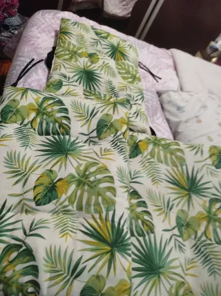 Conjunto cojines sofá palé estampado hojas