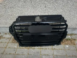 Rejilla Audi 8p A3 con soporte roto nueva