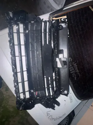 Rejilla Audi 8p A3 con soporte roto nueva