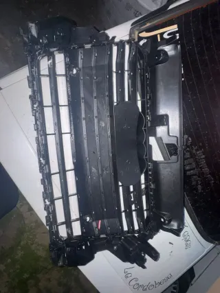 Rejilla Audi 8p A3 con soporte roto nueva