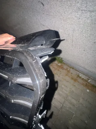 Rejilla Audi 8p A3 con soporte roto nueva