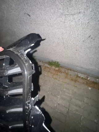 Rejilla Audi 8p A3 con soporte roto nueva