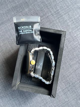 Reloj Nixon The Capital Dorado y Plateado