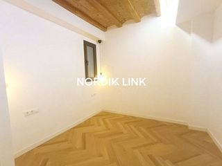 Piso en venta en El Raval en Barcelona