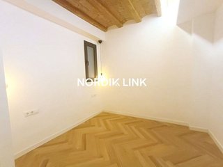 Piso en venta en El Raval en Barcelona