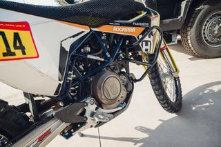 Husqvarna 701 Enduro Moto Blanca/Amarilla