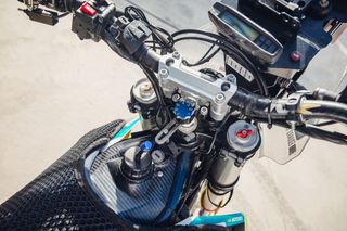 Husqvarna 701 Enduro Moto Blanca/Amarilla