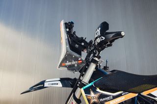 Husqvarna 701 Enduro Moto Blanca/Amarilla