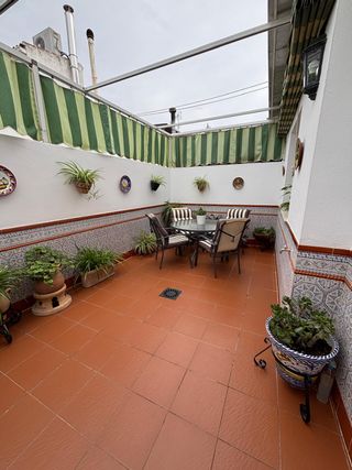 VENTA CASA EN ZONA CLARA CAMPOAMOR, LUCENA