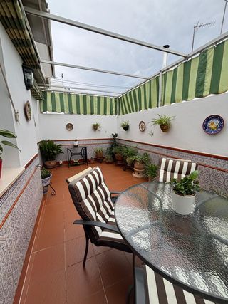 VENTA CASA EN ZONA CLARA CAMPOAMOR, LUCENA