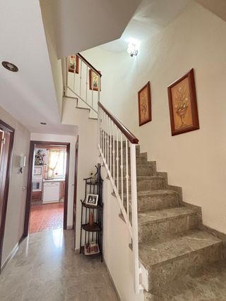 VENTA CASA EN ZONA CLARA CAMPOAMOR, LUCENA