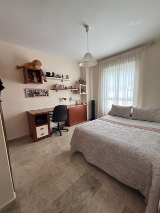 VENTA CASA EN ZONA CLARA CAMPOAMOR, LUCENA