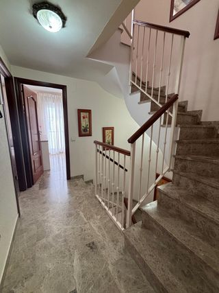 VENTA CASA EN ZONA CLARA CAMPOAMOR, LUCENA
