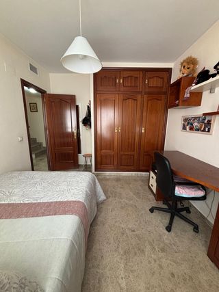 VENTA CASA EN ZONA CLARA CAMPOAMOR, LUCENA