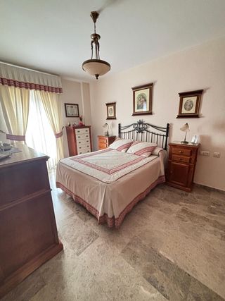 VENTA CASA EN ZONA CLARA CAMPOAMOR, LUCENA