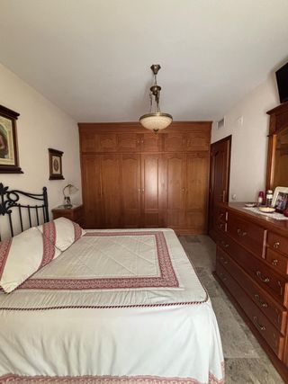 VENTA CASA EN ZONA CLARA CAMPOAMOR, LUCENA
