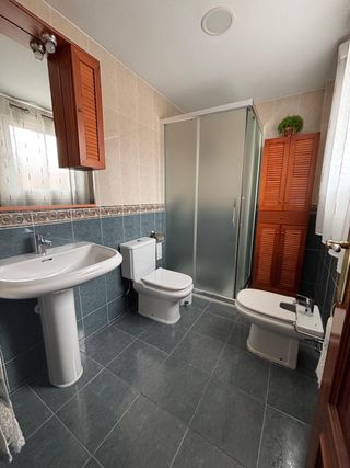 VENTA CASA EN ZONA CLARA CAMPOAMOR, LUCENA