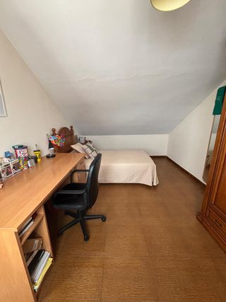 VENTA CASA EN ZONA CLARA CAMPOAMOR, LUCENA