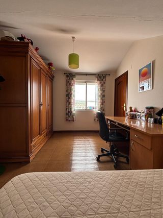 VENTA CASA EN ZONA CLARA CAMPOAMOR, LUCENA