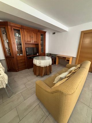 VENTA CASA EN ZONA CLARA CAMPOAMOR, LUCENA