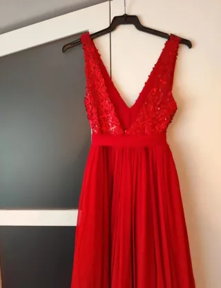 Vestido de fiesta rojo con lentejuelas