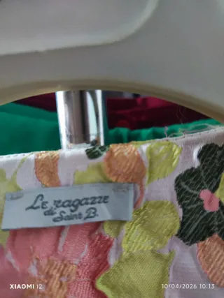 Blusa particolare con ricami