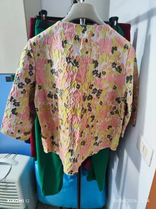 Blusa particolare con ricami