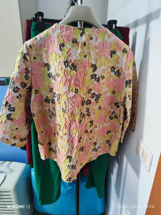 Blusa particolare con ricami