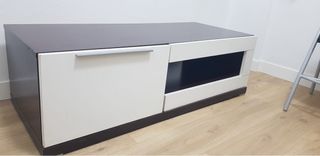 Mueble de salón con puertas