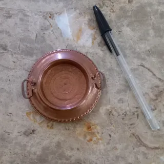 Piattino decorativo in metallo ramato con manici