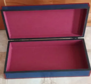Caja decorativa floral azul y rosa