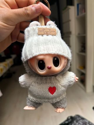 Labubu llavero tejido
