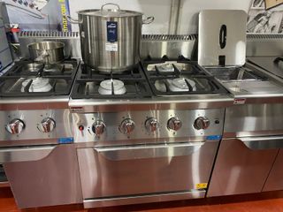 Cocina profesional 4 fuegos + horno