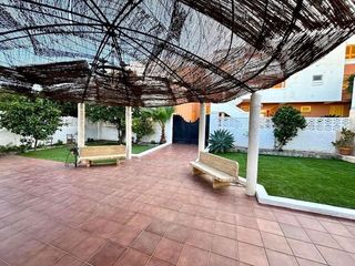 Casa adosada en venta en Urb. El Palmeral en Mojácar