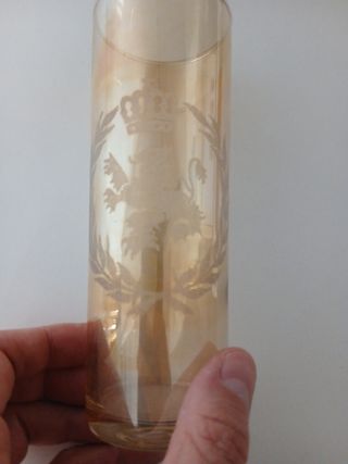 Juego de 5 vasos dorados con diseño