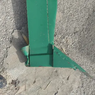 Subsolador agrícola verde