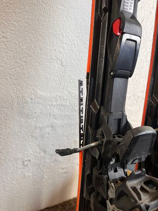 Sci Völkl RTM con attacchi