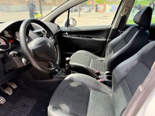 Peugeot 207 2011