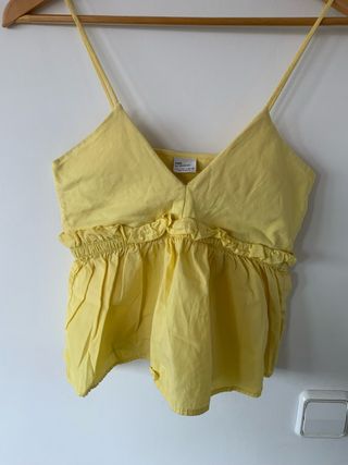 Top Zara amarillo con volantes