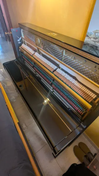 Piano de pared Kawai