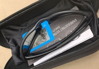 Gafas de sol Oakley negras y naranjas