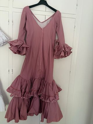 Traje de flamenca rosa volantes