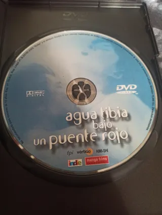 Agua Tibia bajo un Puente Rojo DVD