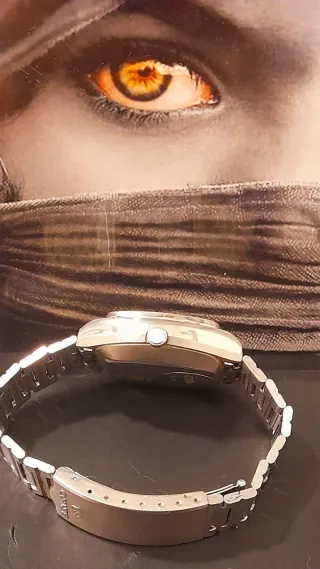 Seiko Quartz LC 0124-0049 (1976) – Corona digital