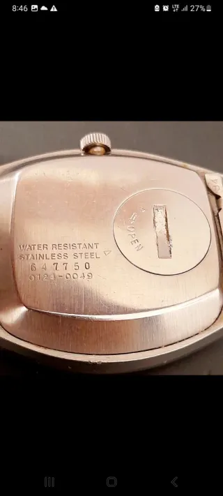 Seiko Quartz LC 0124-0049 (1976) – Corona digital