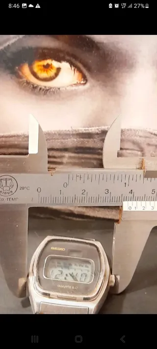 Seiko Quartz LC 0124-0049 (1976) – Corona digital