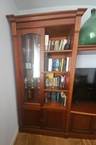 Mueble de salón madera y cristal